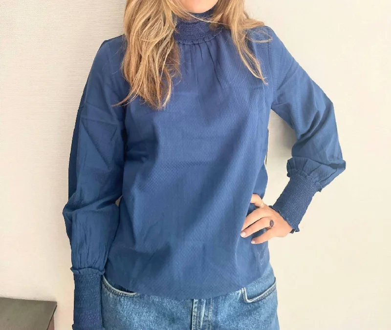 Fashion Essentials Victoria Blouse In Navy