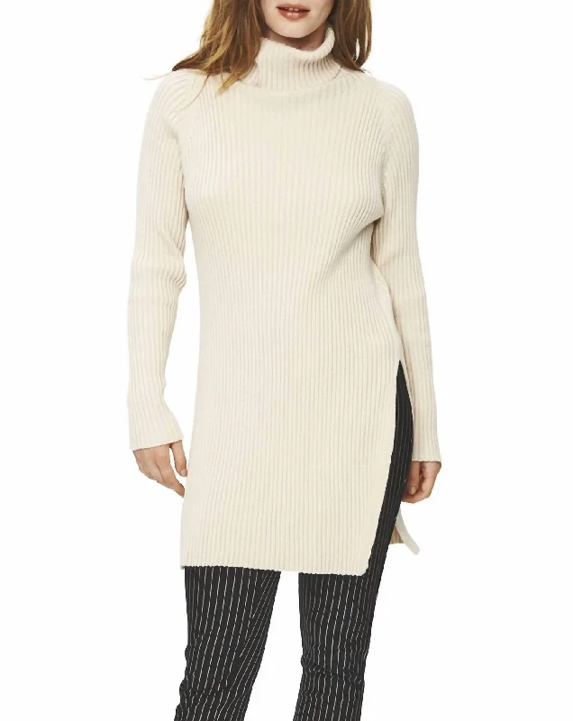 Fashion Forward Gamine Knit Turtleneck Blouse In Ivory