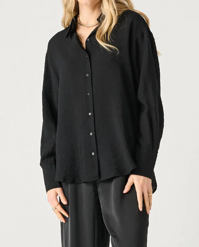 Unleash Your Style Tranquil Top Blouse In Black