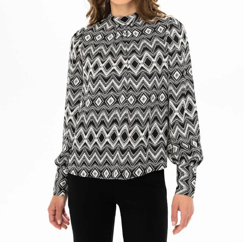 Dive Into Trendy Women's Fashion Woven Blouse In Black Combo